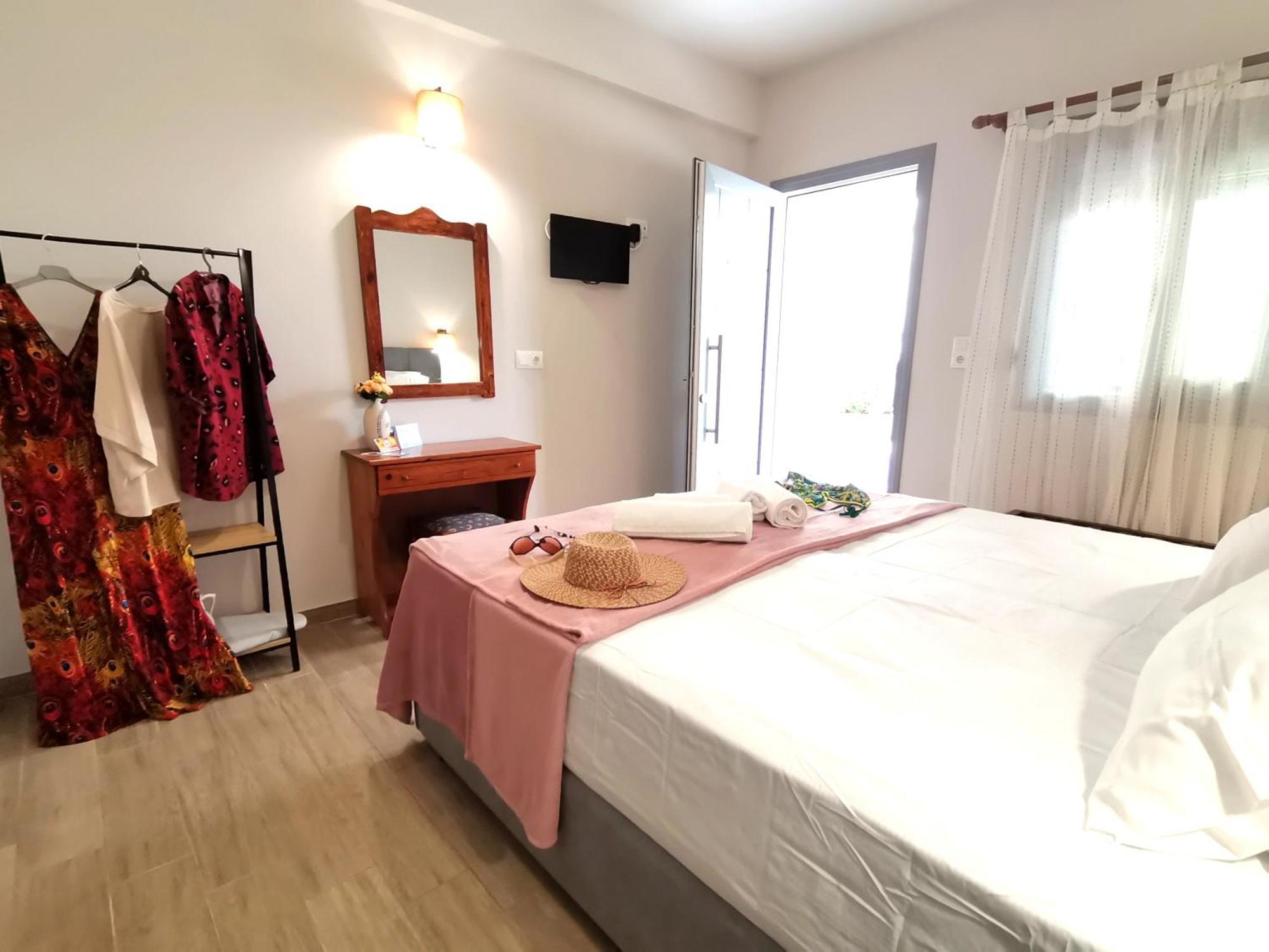 Studios Lia Adults Only -Fully Renovated Chrysi Ammoudia Luaran gambar